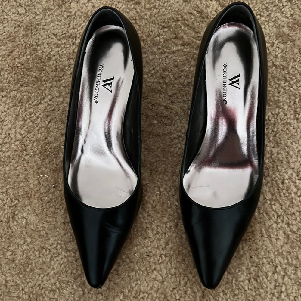 Worthington black pointed toe kitten heels size  7 .5 medium 2 inch heel height